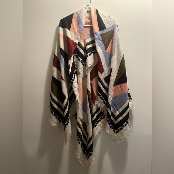 Abstract shawl poncho / scarf - Picture 1 of 3